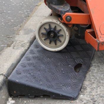 Kerb Ramp 100mm x 300mm x 490mm